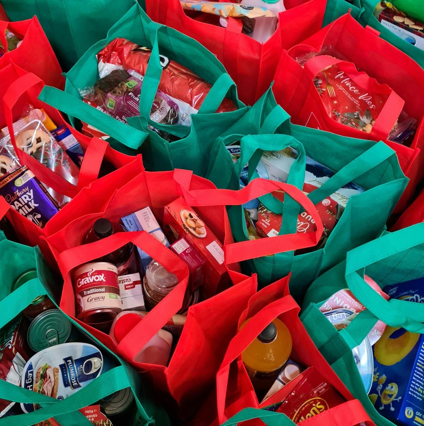 Rows of reusable grocery bags filled with food